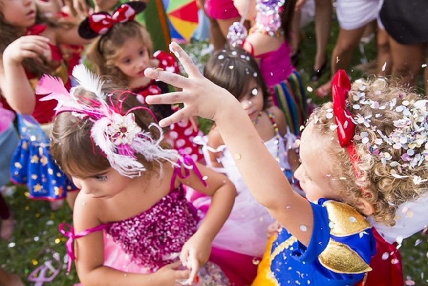 muricoquinhas-e-melhor-idade-fazem-encontro-de-geracoes-na-via-folia