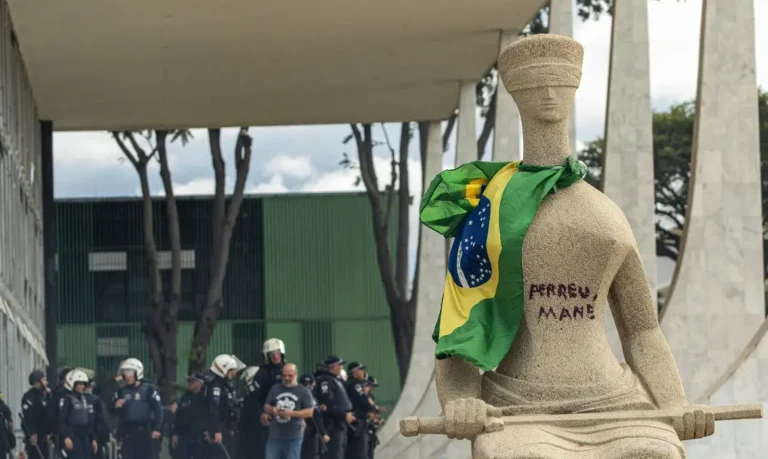 estatua_do_stf-1