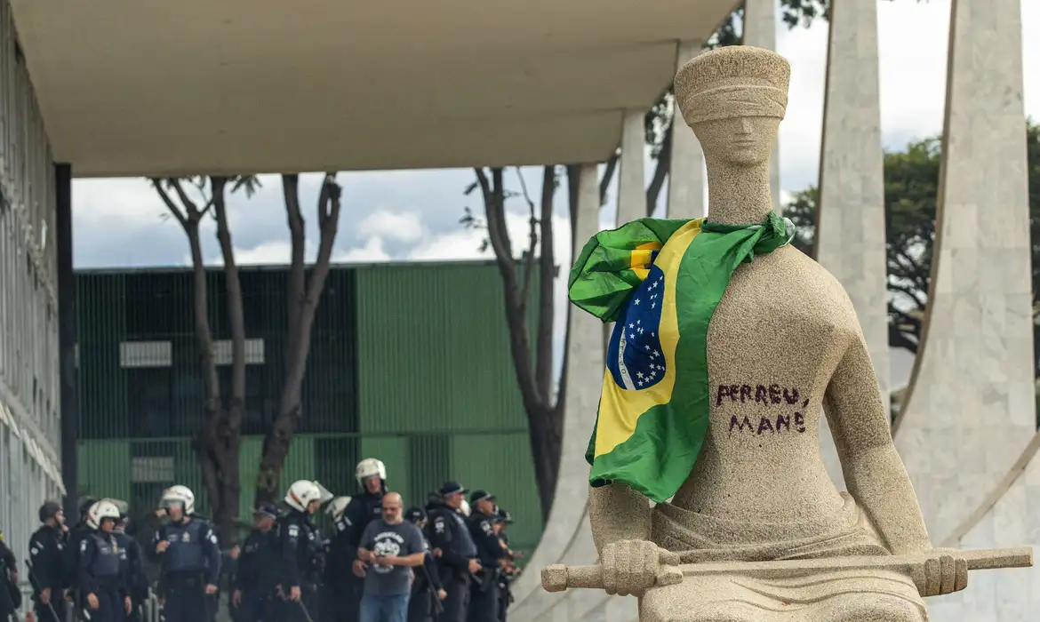 estatua_do_stf-1