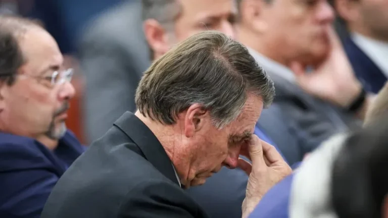 jair-bolsonaro-durante-depoimento-no-processo-da-tentativa-de-golpe-no-stf-152033_800x450