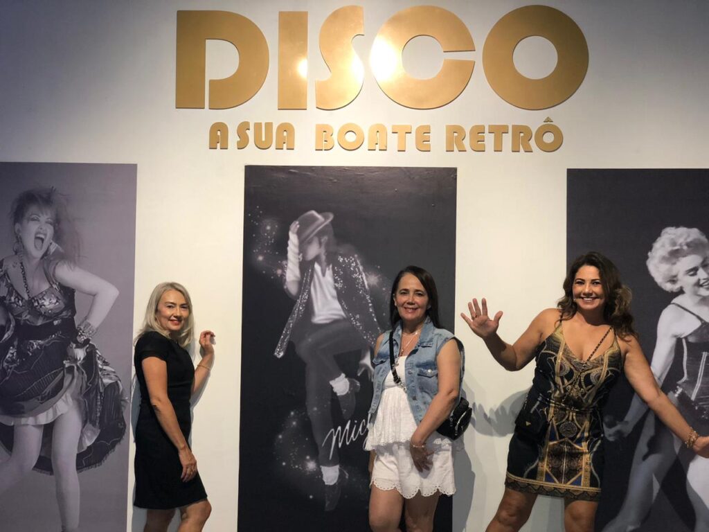 Imagem-do-WhatsApp-de-2025-10-13-as-22.52.26_6cf308e5-1024x768 Festa retrô promete animar as noites de João Pessoa com sucessos dos anos 70 aos 2000