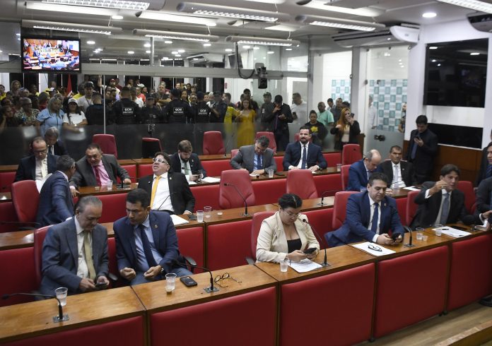 06.11.2025_Sessao-Ordinaria.Ft-_163_-696x490