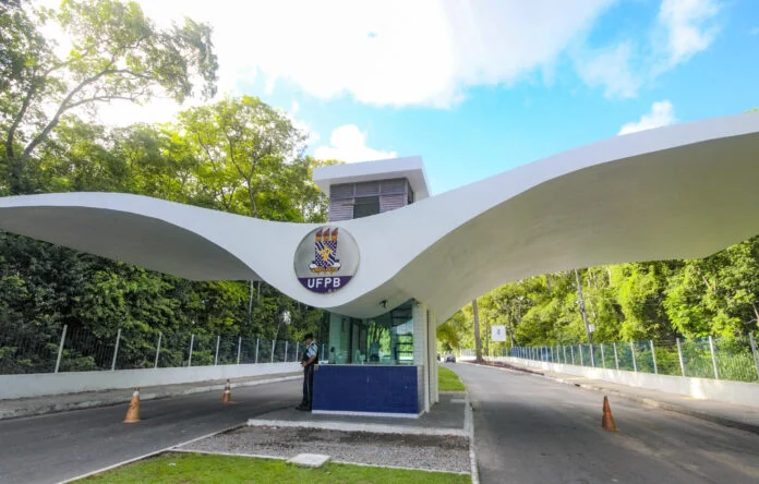 entrada-ufpb-foto-de-angelica-gouveia-3-696x444