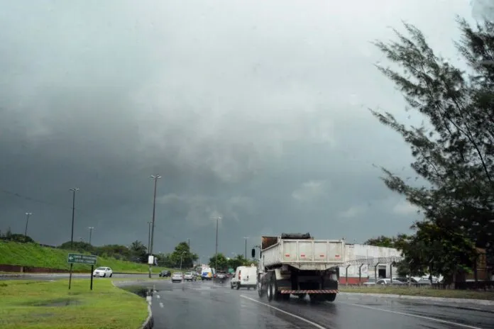 CHUVA_FOTO_KLEIDE_TEIXEIRA_joaopessoa-696x464