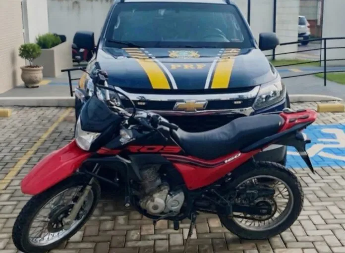 PRF-recupera-motocicleta-Paraiba-696x512