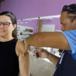 SMS_DIA_D_DENGUE_H1N1_Foto_Kleide_Teixeira_vacina-696x464
