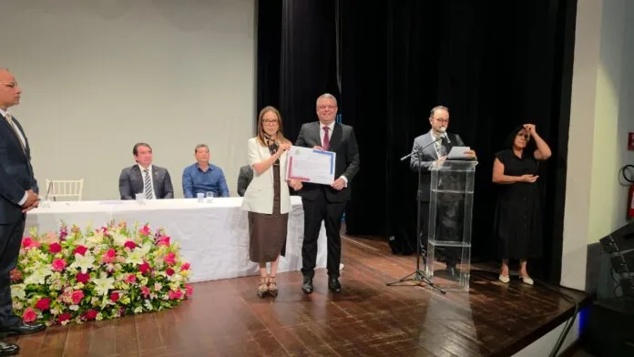 diplomacaocabedelo-696x392