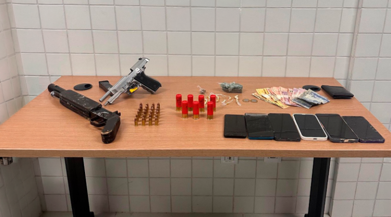 Policia-Militar-apreende-armas-drogas-e-prende-tres-suspeitos-em-Jacarau