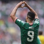 ¡Un-tanto-que-llega-hasta-el-cielo-🙏🇲🇽Asi-celebro-Raul-Jimenez-el-gol-que-hizo-estallar-de-e