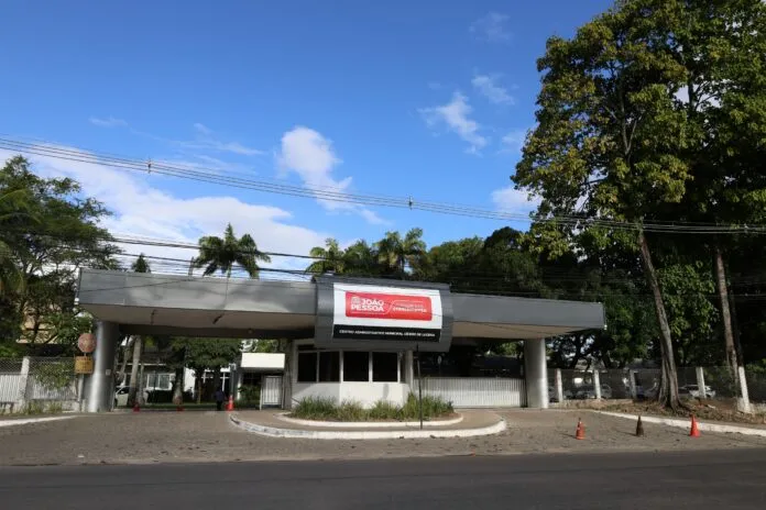 fachada-prefeitura-de-joao-pessoa-centro-administrativo-municipal-agua-fria-696x464