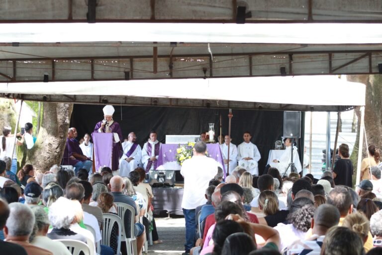 Missa de Finados em cemitério de João Pessoa