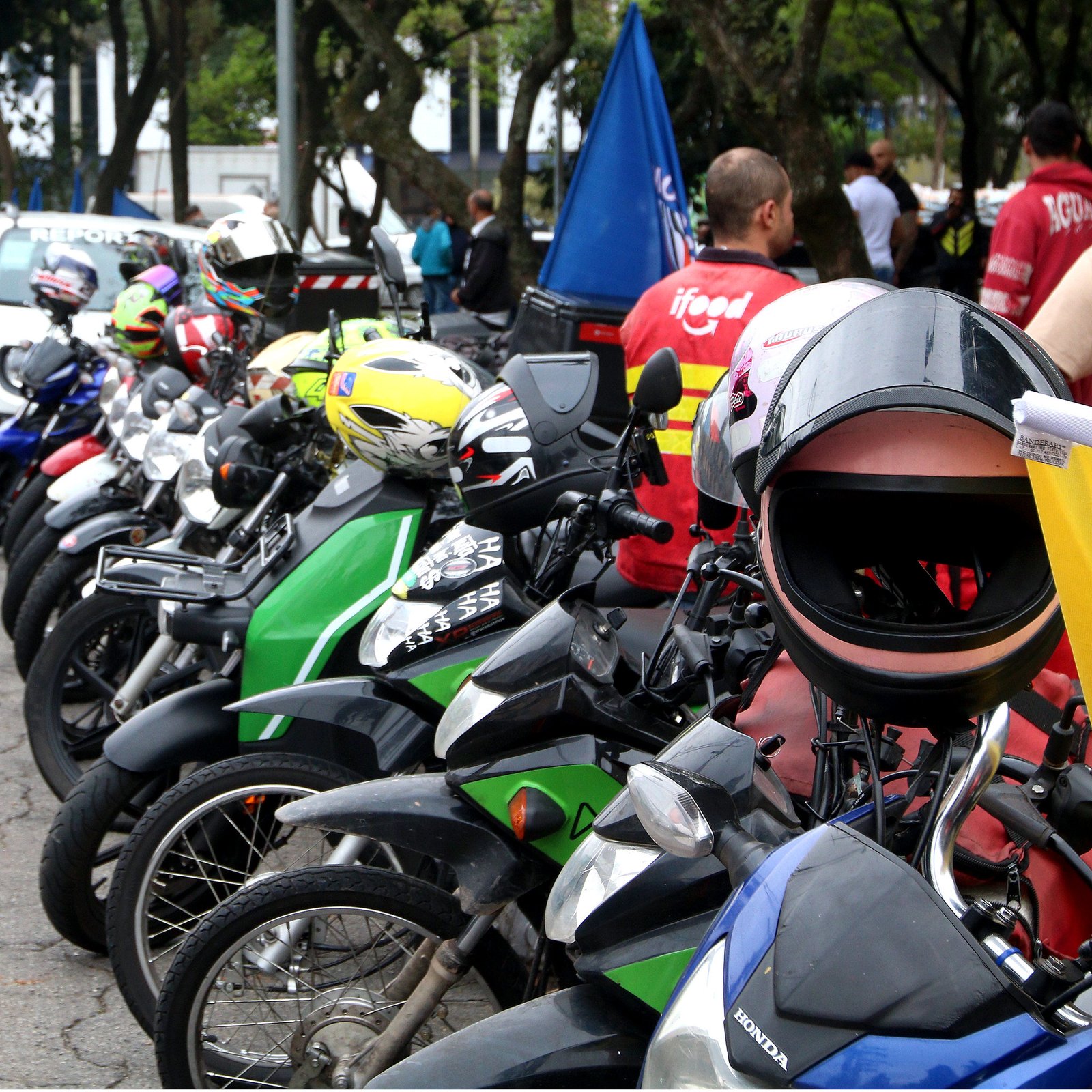 Entregador de aplicativo em moto