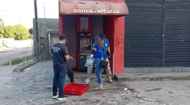 Caixa eletrônico danificado no bairro do Rangel