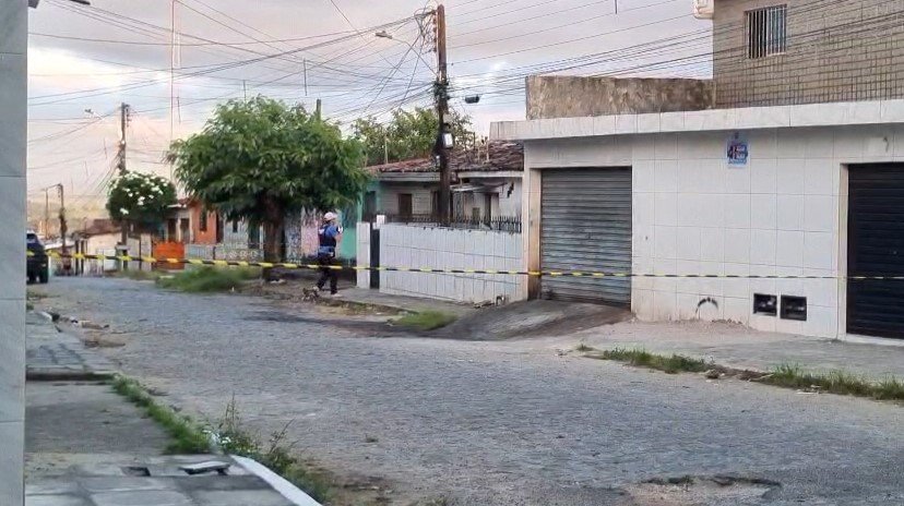 Rua do bairro Alto das Populares, em Santa Rita, onde homem foi morto dentro de casa