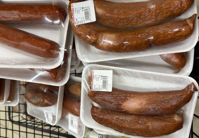 Produtos apreendidos pelo Procon-JP em supermercado do Costa e Silva, em João Pessoa