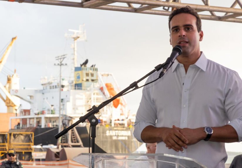 Assinatura do aditivo para obras no Porto de Cabedelo